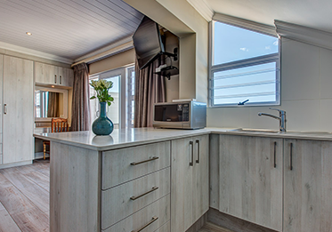 EXCELLENT KITCHEN FACILITIES